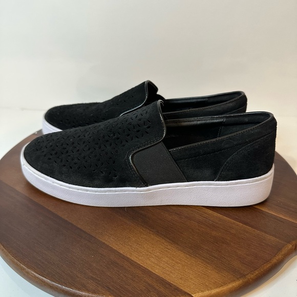 Vionic Kani Slip-On Sneaker Black Laser-Cut Leather Arch Support - Picture 2 of 7